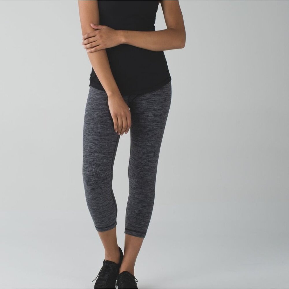 Lululemon Sz 8 Wunder Under Crop Leggings 21" Diamond Jacquard Space Dye Black